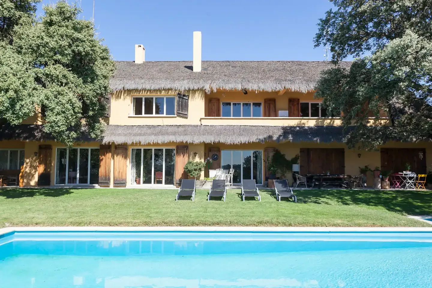 La Casa y su Entorno — Las Charolas